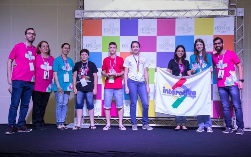 Colégio Estadual Presidente Arthur da Costa e Silva recebe prêmio em Feira de Ciências