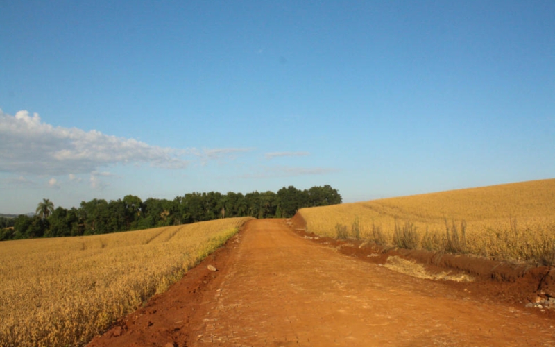 Município inicia obra de pavimentação com pedras poliédricas irregulares nas estradas vicinais do interior