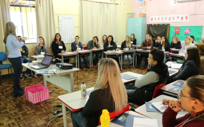 Departamento de Educação realiza FORMAÇÃO CONTINUADA