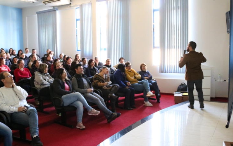 Servidores municipais participam de Treinamento comportamental