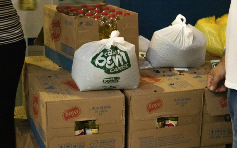 Famílias mariopolitanas recebem mais de 4 toneladas de alimentos