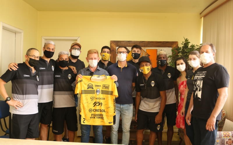 Prefeito Mario recebe patrocinadores, diretores e jogadores da AAEMA.