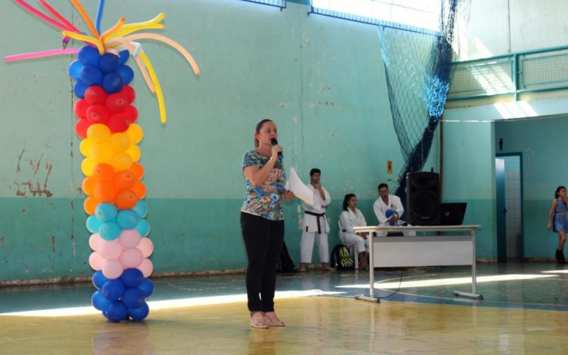 ESCOLA MUNICIPAL PE. EDUARDO MACHADO REALIZA FEIRA DO LIVRO