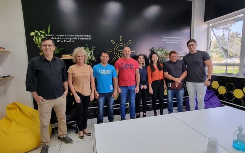 Representantes do Departamento de Agricultura e Meio Ambiente da Prefeitura Municipal de Mariópolis estiveram, no dia 06