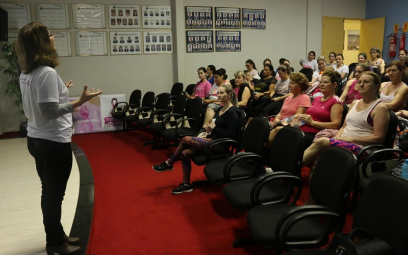 Outubro Rosa é encerrado com ação entre Psicologia e Nutrição