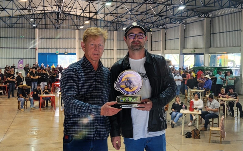 1° ENCONTRO DE CARROS ANTIGOS DE MARIÓPOLIS REGISTROU GRANDE PÚBLICO DE VISITANTES E EXPOSITORES