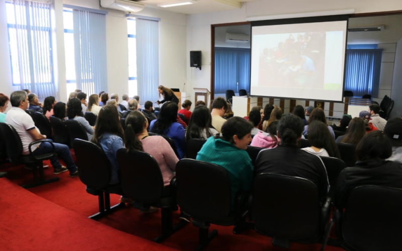 Departamento de Assistência Social e empresa Acordar Treinamentos entregam 33 certificados para jovens do ACESSUAS Traba