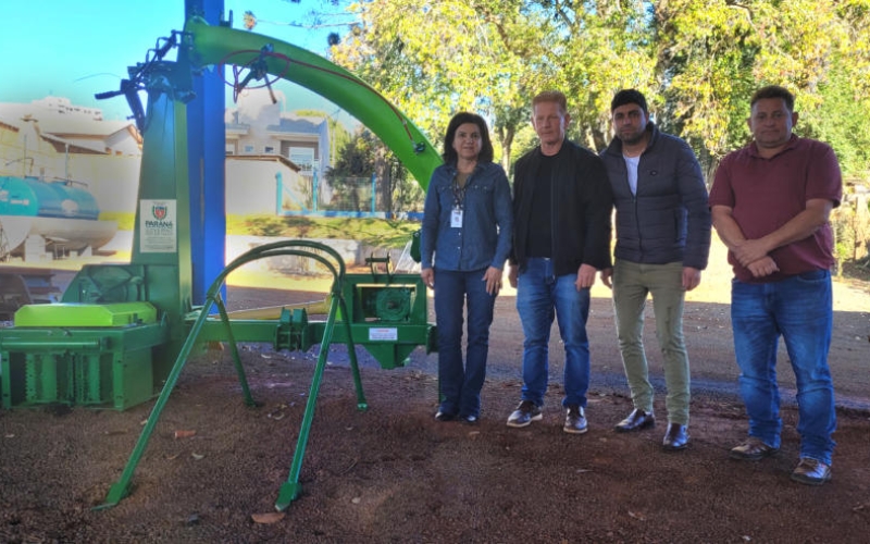 ENSILADEIRA VAI BENEFICIAR OS MORADORES RURAIS DO MUNICÍPIO