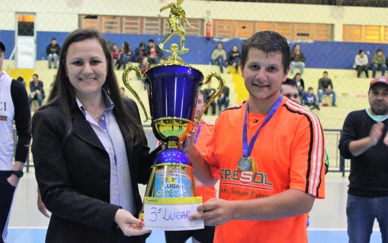 Equipe Nossa Senhora Aparecida é campeã da 2ª Copa Cresol Interiorano de Futsal em Mariópolis
